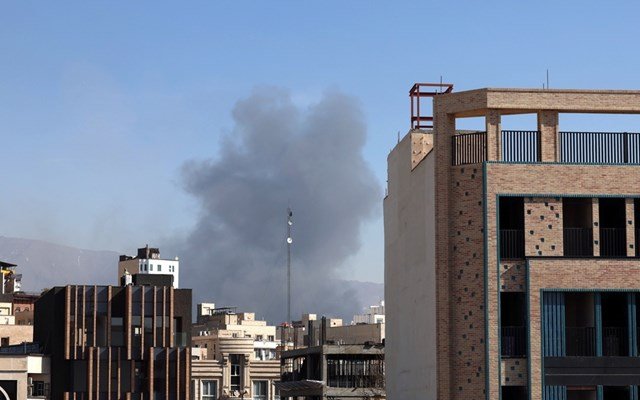 Ισραήλ:-Δύο-ανώτατοι-Ιρανοί-αξιωματούχοι-νεκροί-καθώς-ολοκληρώθηκαν-400-κύματα-αεροπορικών-επιδρομών-στο-Ιράν