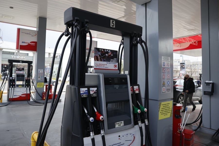 Fuel Prices in Greece Pass €2 Amid Margin Cap Backlash fuel-prices-in-greece-pass-e2-amid-margin-cap-backlash