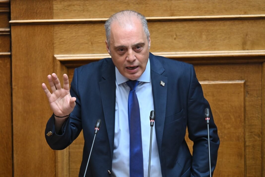 Βουλή:-«Σε-λίγο-θα-τρώμε-σπληνάντερα-και-κοκορέτσι»-–-Η-αναφορά-Βελόπουλου-στο-επεισόδιο-Γεωργιάδη-–-Κωνσταντοπούλου