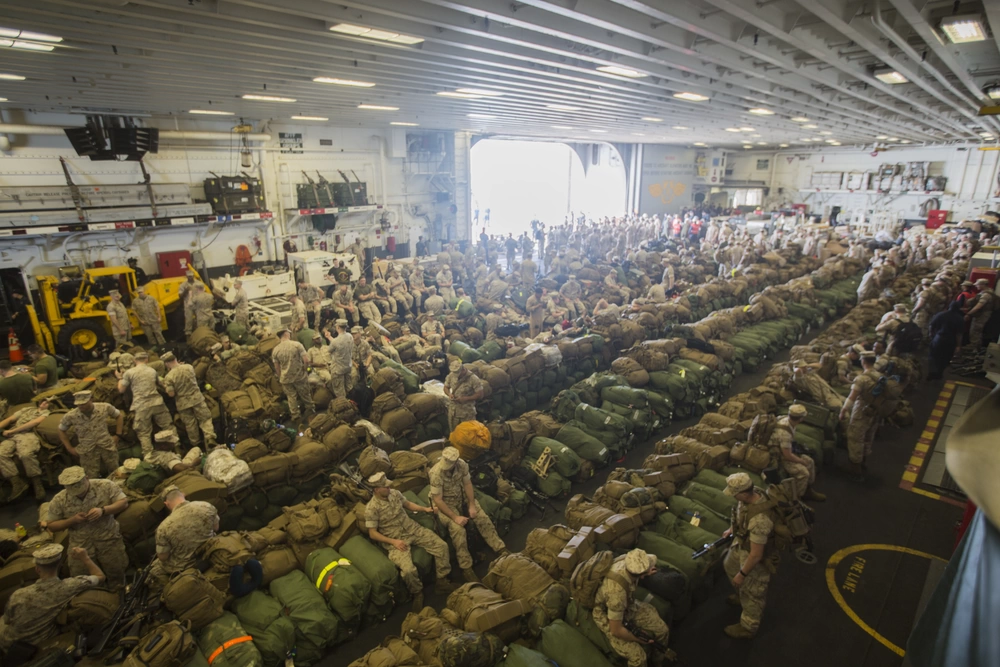 Η θάλασσα γεμίζει πεζοναύτες: Τι σχεδιάζει η Αμερική στα παράλια του Ιράν – Στους 50.000 άνδρες η συνολική δύναμη Η-θάλασσα-γεμίζει-πεζοναύτες:-Τι-σχεδιάζει-η-Αμερική-στα-παράλια-του-Ιράν-–-Στους-50.000-άνδρες-η-συνολική-δύναμη