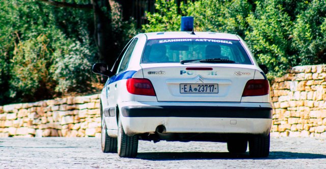 Θρίλερ-με-την-«κόκκινη-βαλίτσα»-στη-Χαλκιδική:-Μαρτυρίες-για-κραυγές-βοήθειας-και-νέα-στοιχεία-για-τη-σορό-της-γυναίκας-στο-Πευκοχώρι