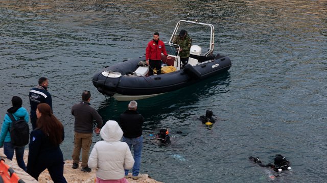 Θρίλερ στα Λιμανάκια Βουλιαγμένης: Ψάχνουν 34χρονο δύτη που χάθηκε σε θαλάσσιο πηγάδι βάθους 28 μέτρων, η ιστορία για το «Πηγάδι του Διαβόλου» Θρίλερ-στα-Λιμανάκια-Βουλιαγμένης:-Ψάχνουν-34χρονο-δύτη-που-χάθηκε-σε-θαλάσσιο-πηγάδι-βάθους-28-μέτρων,-η-ιστορία-για-το-«Πηγάδι-του-Διαβόλου»