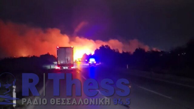 Υπό έλεγχο η φωτιά στα Μάλγαρα: Άνοιξαν και τα δύο ρεύματα της Εθνικής Οδού που είχαν κλείσει λόγω του καπνού, δείτε βίντεο Υπό-έλεγχο-η-φωτιά-στα-Μάλγαρα:-Άνοιξαν-και-τα-δύο-ρεύματα-της-Εθνικής-Οδού-που-είχαν-κλείσει-λόγω-του-καπνού,-δείτε-βίντεο