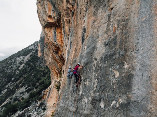 Νεκρός 60χρονος αναρριχητής στην Κάλυμνο, έπεσε από τα 10 μέτρα Νεκρός-60χρονος-αναρριχητής-στην-Κάλυμνο,-έπεσε-από-τα-10-μέτρα