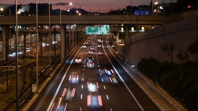 video:-Σοκαριστική-αντίδραση-οδηγού-στην-Αττική-Οδό