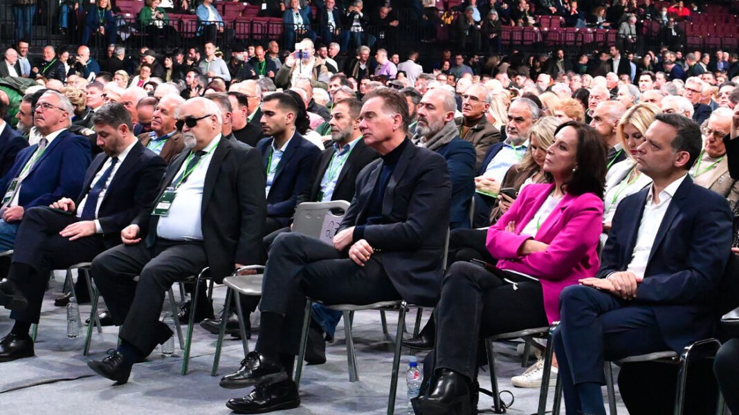 Σήματα ενότητας με… μπηχτές στο συνέδριο του ΠΑΣΟΚ: Η στρατηγική μας είναι πια εντός πραγματικότητας, είπε ο Δούκας – Δείτε ive Σήματα ενότητας με… μπηχτές στο συνέδριο του ΠΑΣΟΚ: Η στρατηγική μας είναι πια εντός πραγματικότητας, είπε ο Δούκας – Δείτε ive