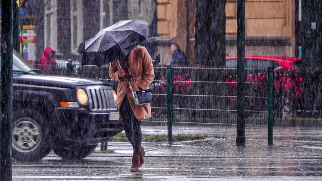 Καμπανάκι-Καντερέ-για-κακοκαιρία-την-Πρωταπριλιά:-Βροχές,-καταιγίδες-και-κίνδυνος-πλημμυρών-σε-όλη-τη-χώρα