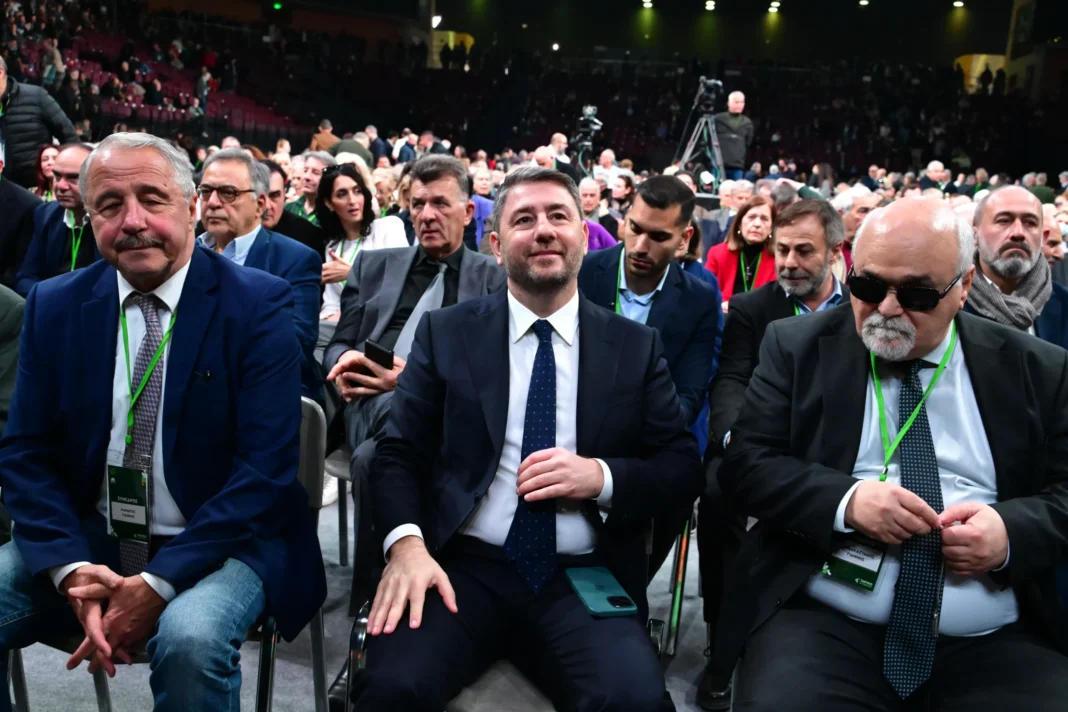 Συνέδριο ΠΑΣΟΚ: Σε ενωτικό κλίμα εγκρίθηκαν οι προγραμματικές θέσεις και οι καταστατικές αλλαγές – Στόχος το μπόνους των 50 εδρών Συνέδριο-ΠΑΣΟΚ:-Σε-ενωτικό-κλίμα-εγκρίθηκαν-οι-προγραμματικές-θέσεις-και-οι-καταστατικές-αλλαγές-–-Στόχος-το-μπόνους-των-50-εδρών