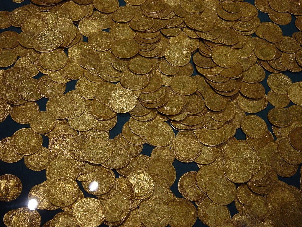 hundreds-of-gold-coins-discovered-beneath-house-in-russia