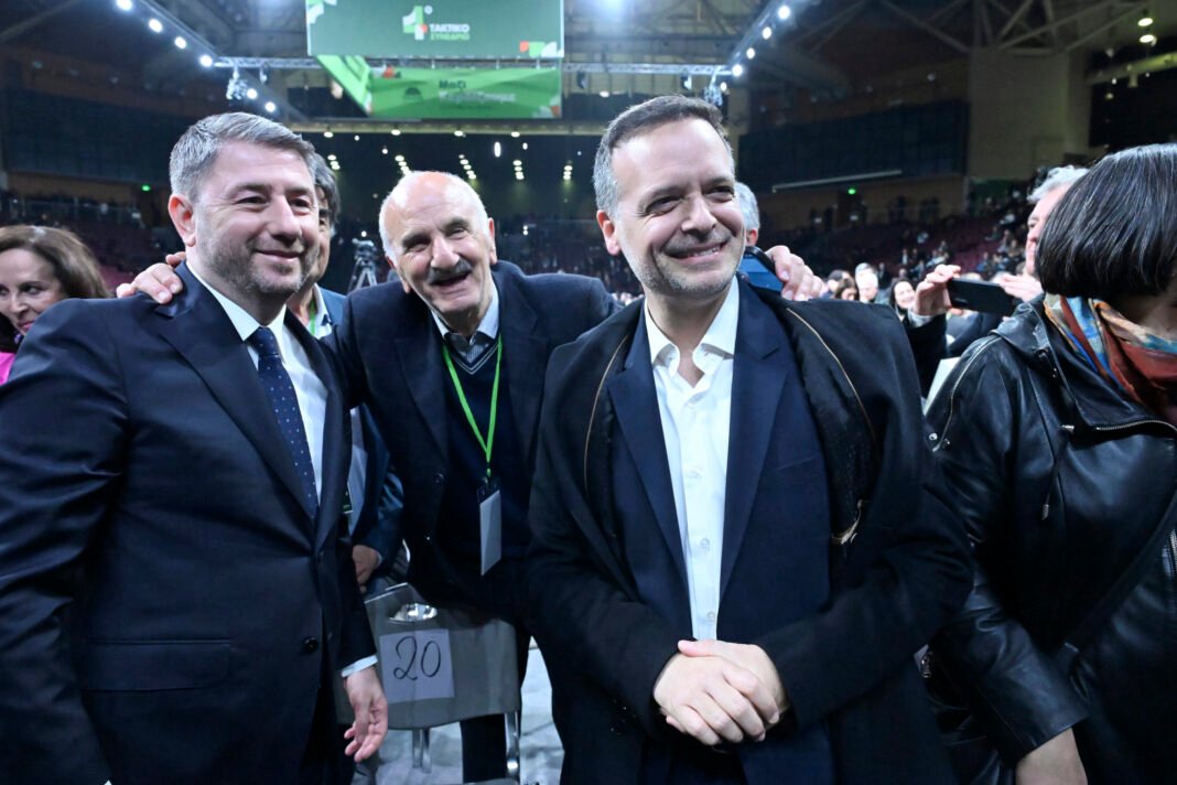 Αυλαία στο συνέδριο του ΠΑΣΟΚ: Μηνύματα ενότητας και καθαρό «όχι» στη συγκυβέρνηση με τη ΝΔ – Μάχη για την Κεντρική Επιτροπή Αυλαία-στο-συνέδριο-του-ΠΑΣΟΚ:-Μηνύματα-ενότητας-και-καθαρό-«όχι»-στη-συγκυβέρνηση-με-τη-ΝΔ-–-Μάχη-για-την-Κεντρική-Επιτροπή