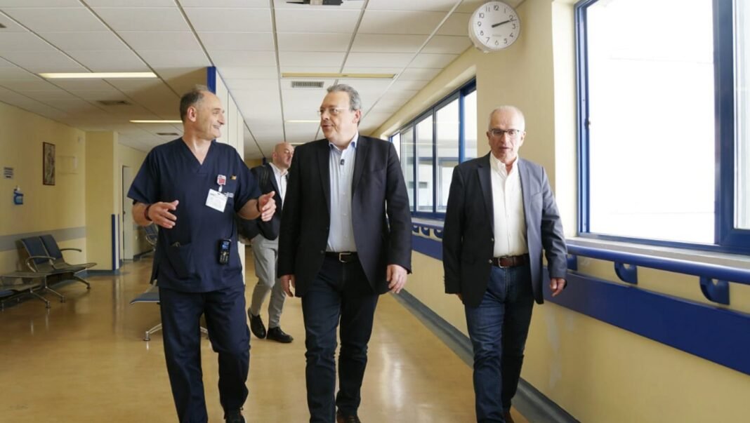Φάμελλος στο Νοσοκομείο Λαμίας: «Για να έχεις την υγειά σου πρέπει να πληρώσεις» – «Να φύγει η κυβέρνηση της διαφθοράς» Φάμελλος-στο-Νοσοκομείο-Λαμίας:-«Για-να-έχεις-την-υγειά-σου-πρέπει-να-πληρώσεις»-–-«Να-φύγει-η-κυβέρνηση-της-διαφθοράς»