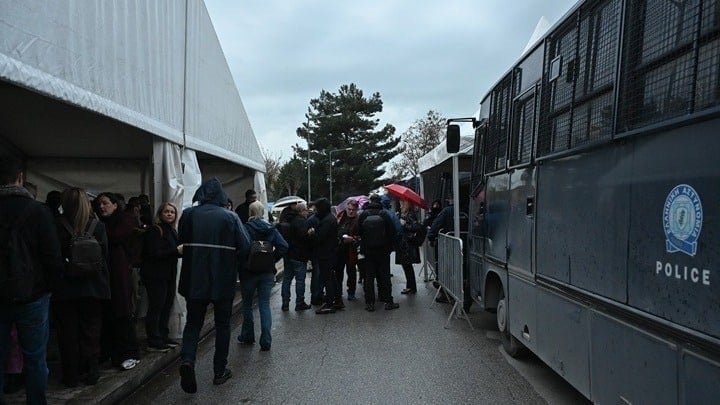 chaos-and-confrontation:-the-tempi-trial-resumes-in-larissa-amidst-high-tension