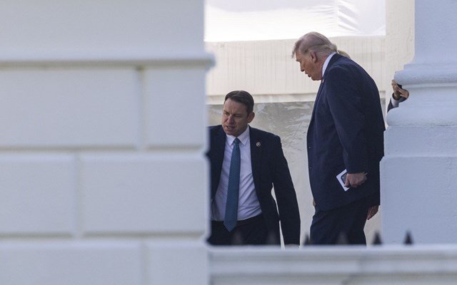 ΗΠΑ:-Ο-Τραμπ-έφτασε-στο-Ανώτατο-Δικαστήριο-που-εξετάζει-τη-νομιμότητα-του-διατάγματός-του-για-το-δίκαιο-του-εδάφους