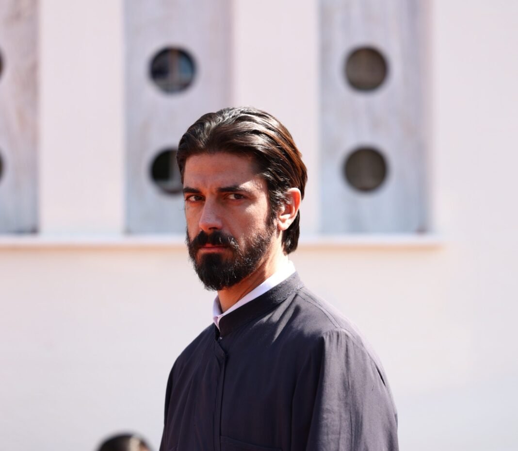 Άγιος Έρωτας: Ο Νικόλαος αντικρίζει τον πατέρα του… χωρίς να γνωρίζει ποιος είναι Άγιος-Έρωτας:-Ο-Νικόλαος-αντικρίζει-τον-πατέρα-του…-χωρίς-να-γνωρίζει-ποιος-είναι