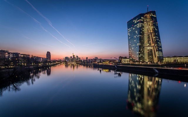 Πετρέλαιο-και-αβεβαιότητα-του-πολέμου-φέρνουν-πιο-κοντά-την-πρώτη-αύξηση-επιτοκίων