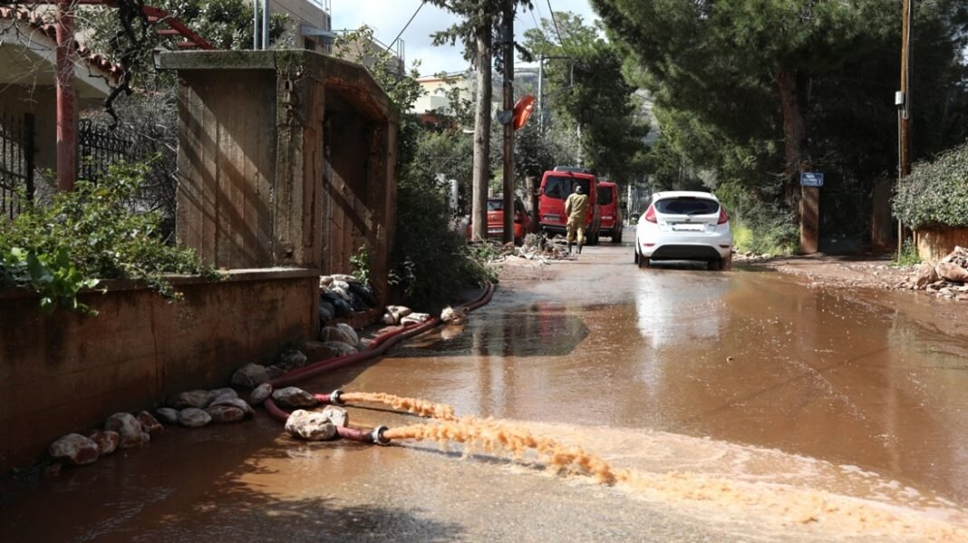 Κακοκαιρία-erminio:-Πάνω-από-1.000-κλήσεις-στην-πυροσβεστική,-οι-752-για-την-Αττική