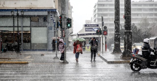 Καιρός:-Βροχές-και-καταιγίδες-σήμερα,-σημαντική-πτώση-θερμοκρασίας-μετά-τη-Μεγάλη-Πέμπτη