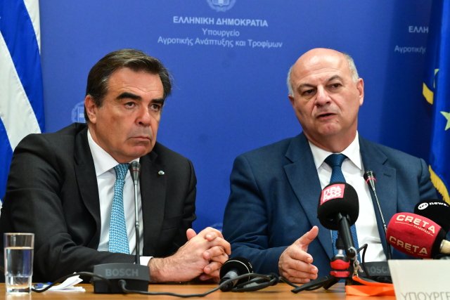 Αλλαγή σκυτάλης στο υπουργείο Αγροτικής Ανάπτυξης – Σχοινάς: «Δεν υπόσχομαι θαύματα, δεσμεύομαι για πολλή δουλειά» Αλλαγή-σκυτάλης-στο-υπουργείο-Αγροτικής-Ανάπτυξης-–-Σχοινάς:-«Δεν-υπόσχομαι-θαύματα,-δεσμεύομαι-για-πολλή-δουλειά»