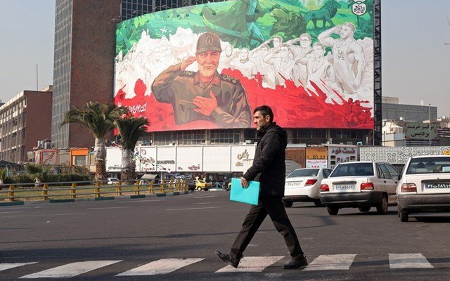 “Είμαστε ακόμα ζωντανοί”: Λογοτέχνες, κινηματογραφιστές, τραγουδιστές αποτυπώνουν την ζωή των Ιρανών “Είμαστε-ακόμα-ζωντανοί”:-Λογοτέχνες,-κινηματογραφιστές,-τραγουδιστές-αποτυπώνουν-την-ζωή-των-Ιρανών