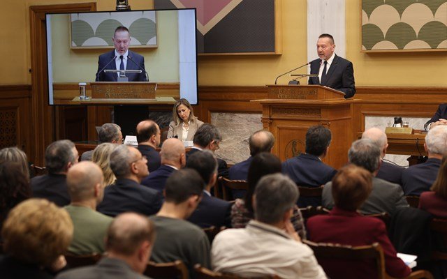 Γ.-Στουρνάρας:-Σφίγγει-ο-κλοιός-των-κινδύνων-για-την-ελληνική-οικονομία-από-τον-πόλεμο-στον-Ιράν