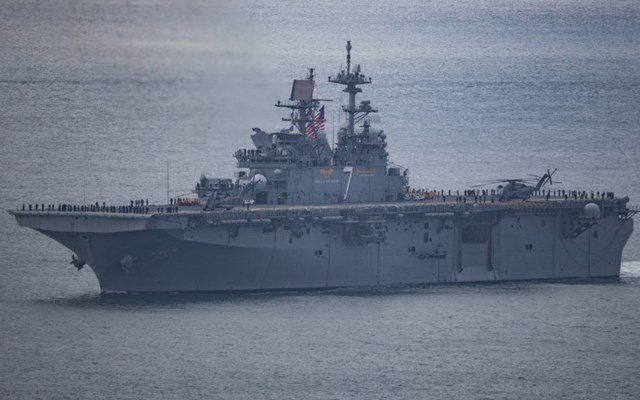 Οι-Φρουροί-της-Επανάστασης-λένε-ότι-στοχοθέτησαν-το-αμερικανικό-uss-tripoli