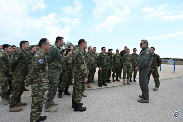 Στην Κάρπαθο ο αρχηγός της Πολεμικής Αεροπορίας – Επισκέφθηκε την 26η Μοίρα κατευθυνόμενων βλημάτων «Patriot» Στην-Κάρπαθο-ο-αρχηγός-της-Πολεμικής-Αεροπορίας-–-Επισκέφθηκε-την-26η-Μοίρα-κατευθυνόμενων-βλημάτων-«patriot»