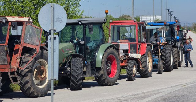 Αγρότες με τρακτέρ κατευθύνονται στον Ε65: Διαμαρτύρονται για ΟΠΕΚΕΠΕ και το αυξημένο κόστος παραγωγής, δείτε εικόνες Αγρότες-με-τρακτέρ-κατευθύνονται-στον-Ε65:-Διαμαρτύρονται-για-ΟΠΕΚΕΠΕ-και-το-αυξημένο-κόστος-παραγωγής,-δείτε-εικόνες