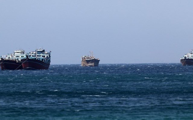 Ελληνόκτητο-τάνκερ-στα-δύο-πρώτα-πλοία-που-επιχειρούν-έξοδο-από-το-Ορμούζ-μετά-την-εκεχειρία-–-Πάνω-από-800-πλοία-περιμένουν-το-“πράσινο-φως”