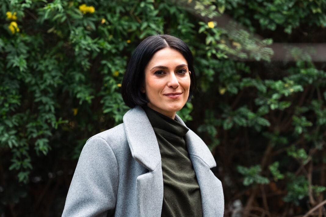 «Μπαμπά σ΄ αγαπώ» – Θεόβη Στύλλου: «Έφυγα από τη δικηγορία και τελικά υποδύομαι τη δικηγόρο στη σειρά» «Μπαμπά-σ΄-αγαπώ»-–-Θεόβη-Στύλλου:-«Έφυγα-από-τη-δικηγορία-και-τελικά-υποδύομαι-τη-δικηγόρο-στη-σειρά»