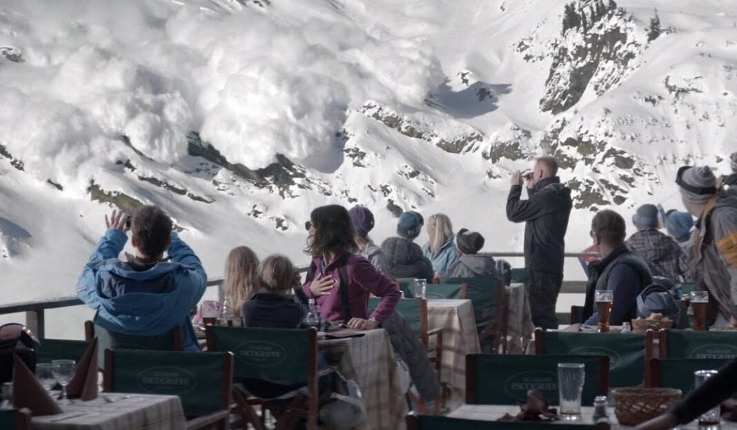 Σινεμά-Ψ-2026-–-Η-έλξη-του-Ξένου:-Προβολή-της-ταινίας-«Ανωτέρα-Βία»-του-Ρούμπεν-Έστλουντ-στο-Τριανόν