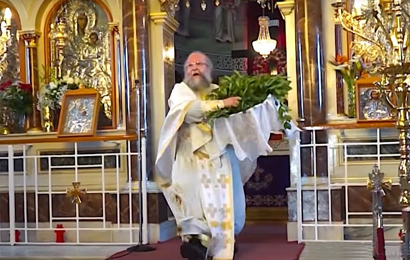 “flying-priest”-of-chios-marks-christ’s-resurrection-in-greece