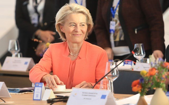 Φον ντερ Λάιεν για την εκλογική νίκη του Πέτερ Μαγιάρ: “Η Ουγγαρία επέλεξε την Ευρώπη” Φον-ντερ-Λάιεν-για-την-εκλογική-νίκη-του-Πέτερ-Μαγιάρ:-“Η-Ουγγαρία-επέλεξε-την-Ευρώπη”