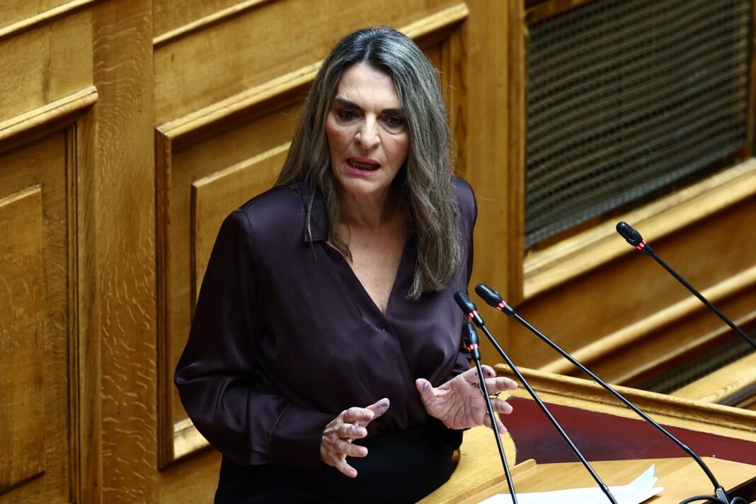 Πέρκα στη Βουλή: «Ο Πρωθυπουργός παρουσίασε μια “εικονική πραγματικότητα” του κράτους δικαίου στην Ελλάδα» Πέρκα-στη-Βουλή:-«Ο-Πρωθυπουργός-παρουσίασε-μια-“εικονική-πραγματικότητα”-του-κράτους-δικαίου-στην-Ελλάδα»