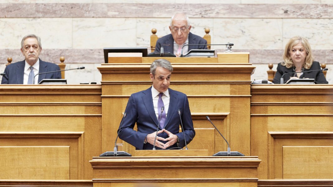 Οι τομές που πρότεινε ο Μητσοτάκης για την Αναθεώρηση του Συντάγματος: Από τα άρθρα 16 και 86 ως τον εκλογικό νόμο και τη μονιμότητα δημοσίων υπαλλήλων Οι τομές που πρότεινε ο Μητσοτάκης για την Αναθεώρηση του Συντάγματος: Από τα άρθρα 16 και 86 ως τον εκλογικό νόμο και τη μονιμότητα δημοσίων υπαλλήλων