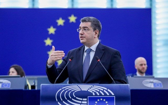 Απ.-Τζιτζικώστας:-Οι-ακυρώσεις-πτήσεων-δεν-συνδέονται-με-προβλήματα-στην-επάρκεια-καυσίμων,-αλλά-στις-τιμές