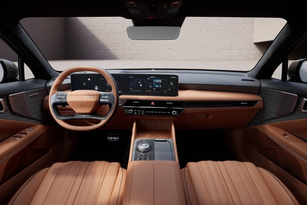 Νέα υπουργική και 5μετρη σεντανάρα Kia K8 Νέα-υπουργική-και-5μετρη-σεντανάρα-kia-k8