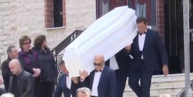 Σε-κλίμα-οδύνης-το-τελευταίο-αντίο-στον-27χρονο-που-δολοφονήθηκε-στον-Άγιο-Δημήτριο