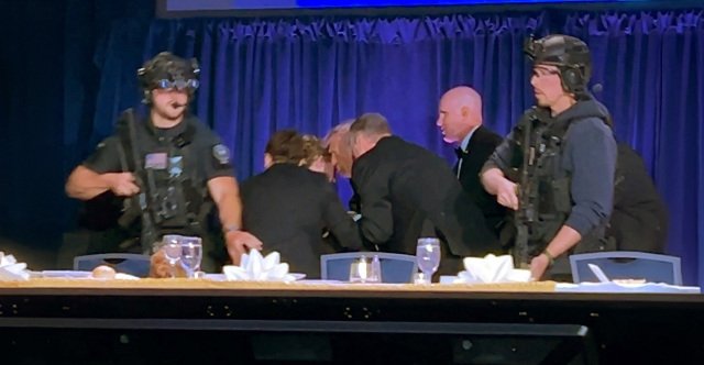 Αντέδρασαν-σωστά-οι-σωματοφύλακες-του-Τραμπ;-Γιατί-απομάκρυναν-πρώτα-τον-Βανς;-Δύο-Έλληνες-επαγγελματίες-εξηγούν-και-αναλύουν