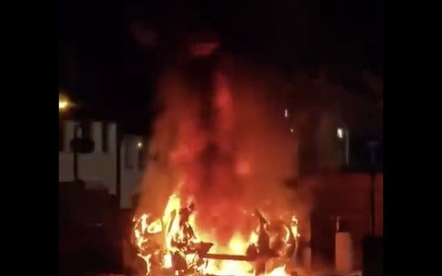 Έκρηξη-αυτοκινήτου-στο-Μπέλφαστ:-Για-δράση-“του-νέου-ira”-μιλούν-οι-Αρχές