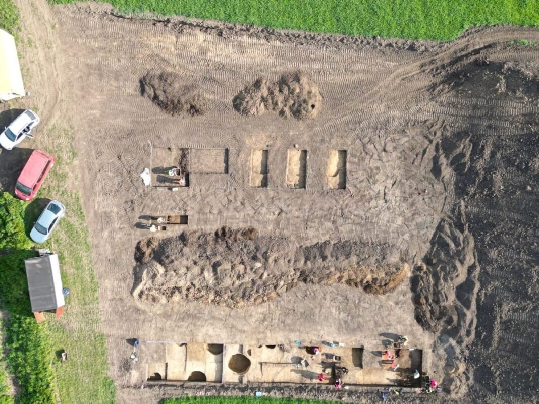 Over 1,000 Artifacts from Bronze Age to Roman Period Discovered in Czech Republic over-1,000-artifacts-from-bronze-age-to-roman-period-discovered-in-czech-republic