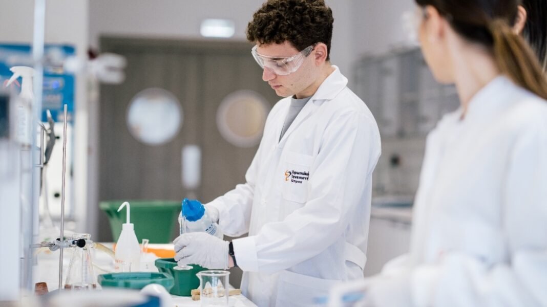 Φαρμακευτική-στο-Ευρωπαϊκό-Πανεπιστήμιο-Κύπρου:-Σπουδές-με-προοπτική-στην-Κύπρο,-την-Ελλάδα-και-την-Ευρώπη