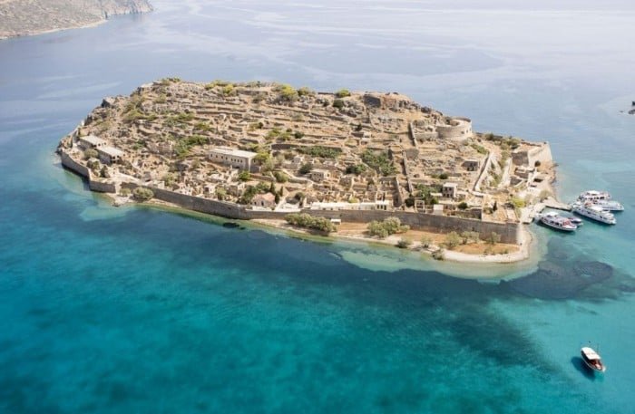 spinalonga:-the-former-leper-colony-of-crete-that-became-a-tourist-hotspot