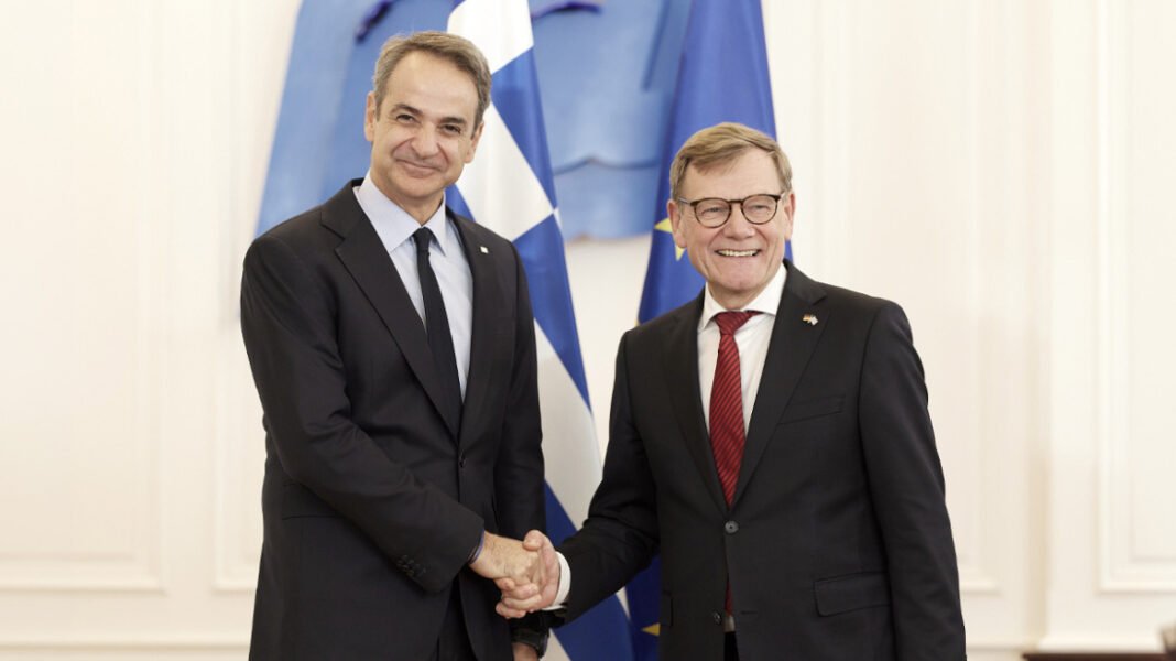 Συνάντηση Μητσοτάκη με τον Γερμανό ΥΠΕΞ: Η Ευρώπη πρέπει να είναι παρούσα στη Μέση Ανατολή μετά από μία ειρηνευτική συμφωνία Συνάντηση Μητσοτάκη με τον Γερμανό ΥΠΕΞ: Η Ευρώπη πρέπει να είναι παρούσα στη Μέση Ανατολή μετά από μία ειρηνευτική συμφωνία