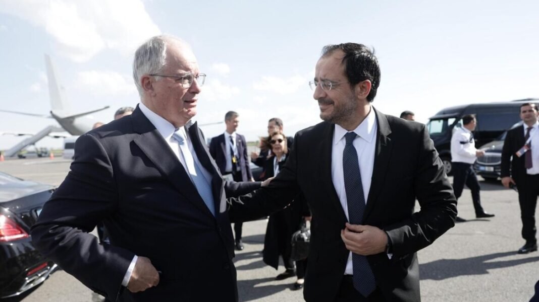Μαζί με τον Νίκο Χριστοδουλίδη επέστρεψε από την Αρμενία ο Κωνσταντίνος Τασούλας Μαζί με τον Νίκο Χριστοδουλίδη επέστρεψε από την Αρμενία ο Κωνσταντίνος Τασούλας