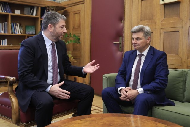ΠΑΣΟΚ: Οι αντιδράσεις για τις μεταγραφές και τις επιστροφές με αφορμή την ένταξη του Νικόλα Φαραντούρη ΠΑΣΟΚ:-Οι-αντιδράσεις-για-τις-μεταγραφές-και-τις-επιστροφές-με-αφορμή-την-ένταξη-του-Νικόλα-Φαραντούρη