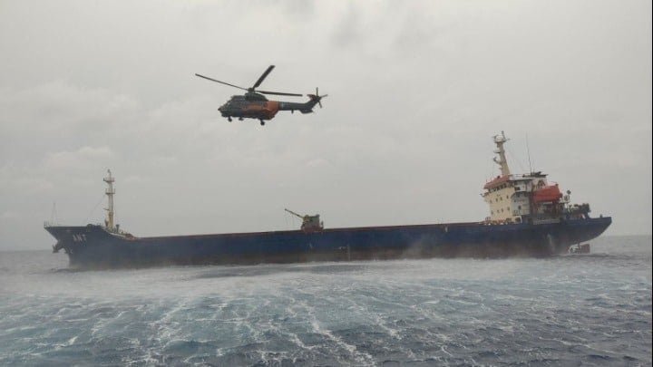 cargo-ship-sinks-off-greece’s-andros-island;-crew-rescued