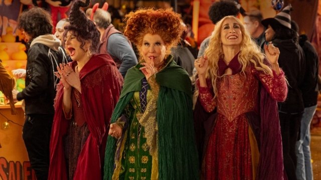 Επισήμως-στα-σκαριά-το-hocus-pocus-3,-επιστρέφουν-οι-Μπέτι-Μίντλερ,-Σάρα-Τζέσικα-Πάρκερ-και-Κάθι-Νατζίμι