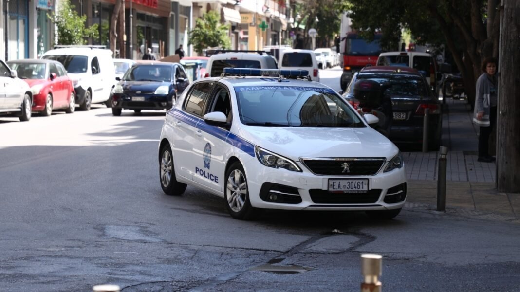 Θεσσαλονίκη: 40χρονος μπήκε οπλισμένος σε ίντερνετ καφέ και έψαχνε την πρώην σύντροφό του Θεσσαλονίκη:-40χρονος-μπήκε-οπλισμένος-σε-ίντερνετ-καφέ-και-έψαχνε-την-πρώην-σύντροφό-του
