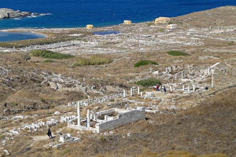 the-ancient-greek-island-where-no-one-could-be-born-or-die