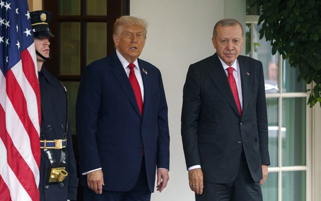 Τηλεφωνική επικοινωνία Ερντογάν-Τραμπ για διμερείς σχέσεις και πόλεμο στη Μ. Ανατολή Τηλεφωνική-επικοινωνία-Ερντογάν-Τραμπ-για-διμερείς-σχέσεις-και-πόλεμο-στη-Μ.-Ανατολή